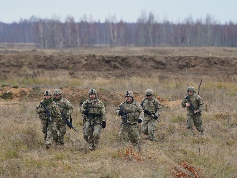 British government considers sending hundreds of troops to Poland and the Baltic states