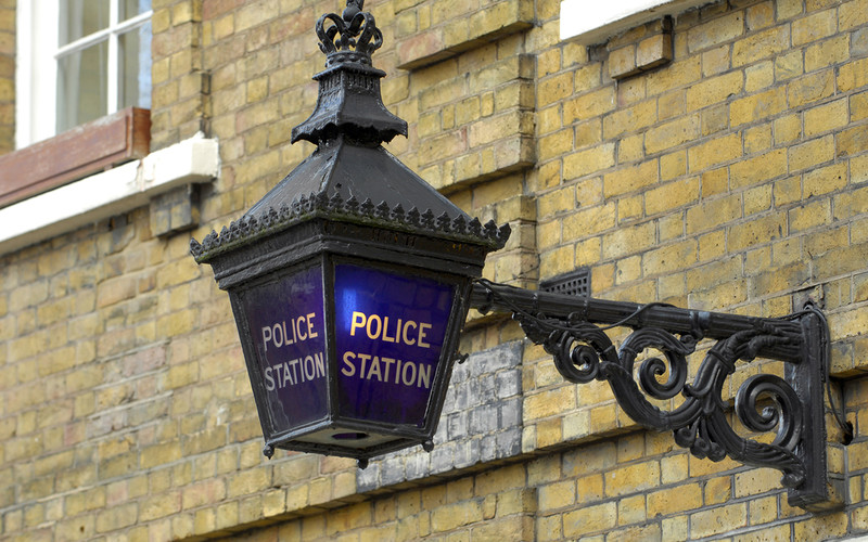 Czy do UK powinny powrócić posterunki policji?