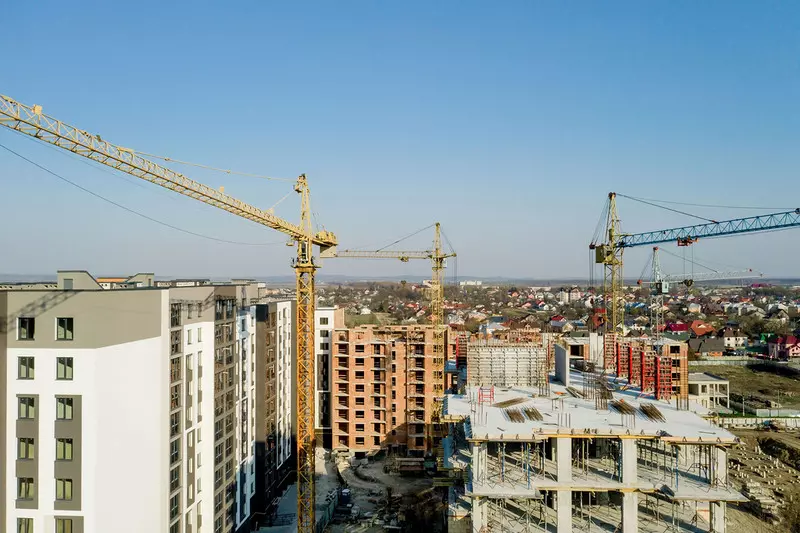 Analitycy: W 2021 r. oddano w Polsce do użytku najwięcej nowych domów i mieszkań od 40 lat