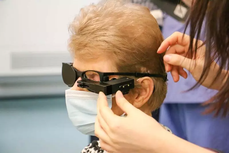 88-latka jako pierwsza osoba w UK otrzyma implant bionicznego oka