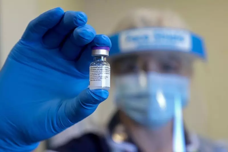 Pfizer: Rozpoczęliśmy badania nad szczepionką chroniącą przed Omikronem