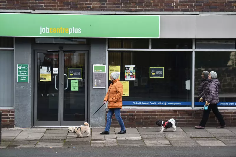 UK: Osoby bezrobotne od dzisiaj muszą przyspieszyć poszukiwanie pracy