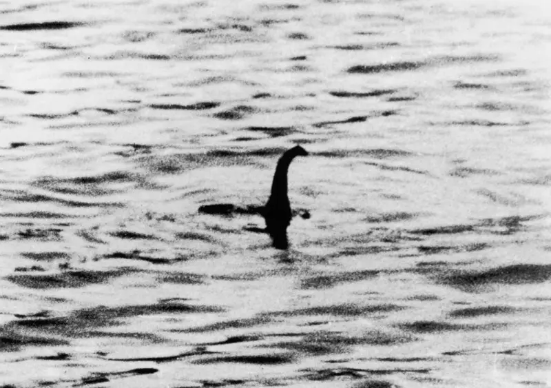 Potwór z Loch Ness w londyńskim jeziorze?
