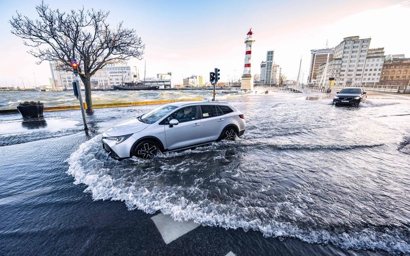 Canceled ferries in Denmark and Sweden. The bridge over the Øresund was closed