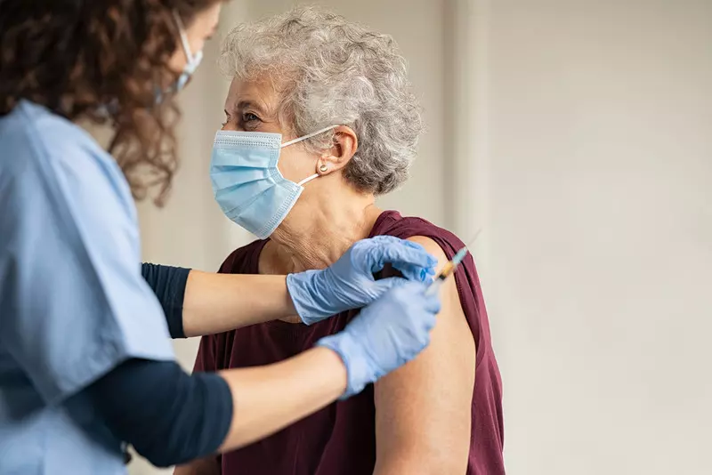 Włochy: Obowiązek szczepień dla osób powyżej 50 lat, do 10 lutego maseczki na zewnątrz
