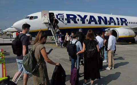 Lossmaking Ryanair turns to discounts as Omicron dents bookings