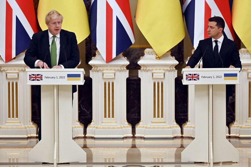 Boris Johnson on a visit to Kiev. He called on Moscow to "step back"