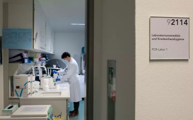 Niemcy: Nowy rekord zakażeń koronawirusem. Rząd kontynuuje luzowanie restrykcji
