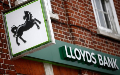 Lloyds bank to cut 3,000 jobs and close 200 branches after Brexit