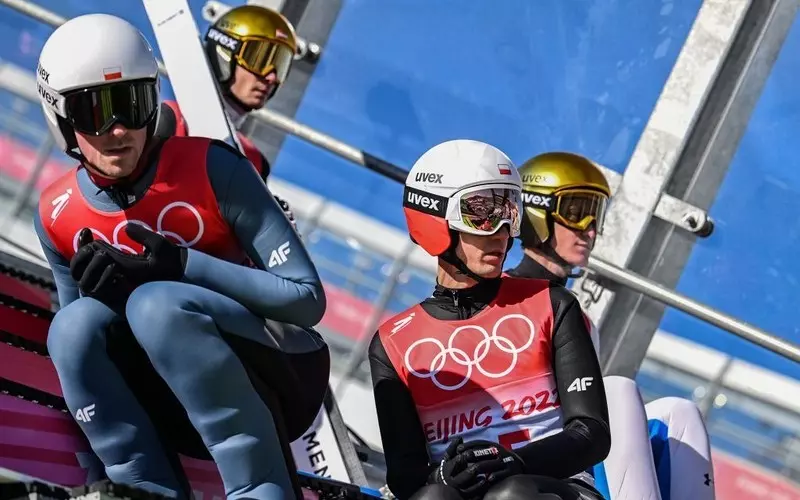 Skoki narciarskie w Pekinie: Żyła trzeci w kwalifikacjach, wszyscy Polacy z awansem
