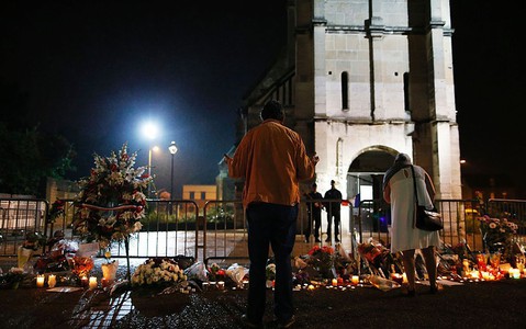 Atak na kościół w Normandii: Trzy osoby zatrzymane