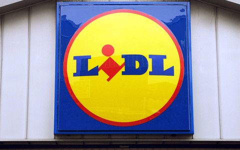 Lidl recall honey peanuts because they failed to tell customers they may contain peanuts