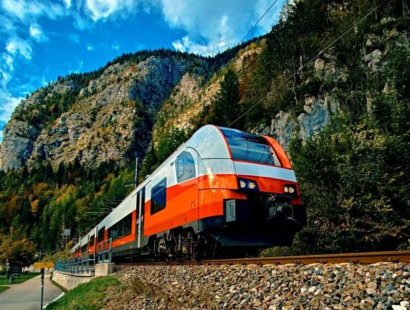 Austria: Samochód z trzema Polakami zderzył się z pociągiem. Zginęła jedna osoba