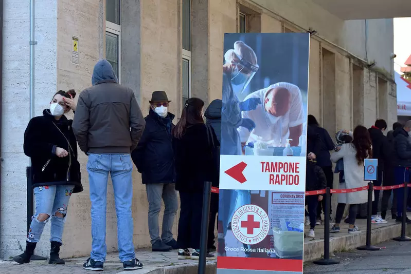 Włoski immunolog: Pandemia dobiega końca