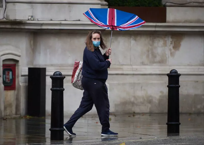 Do UK nadciągają dwa huragany. Wydano alerty powodziowe