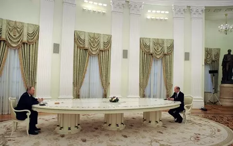 Germany: Putin's "Endless Table" is a hit on the Internet