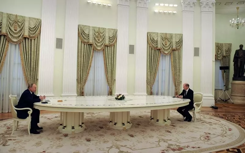 Germany: Putin's "Endless Table" is a hit on the Internet