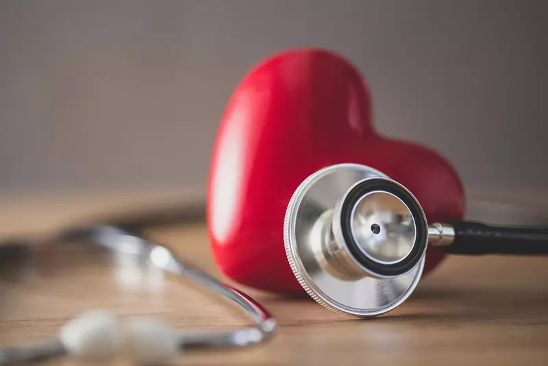NHS radzi, jak rozpoznać wczesne oznaki zawału serca. "Można uratować tysiące osób"