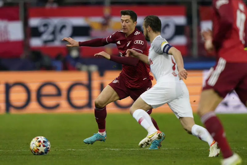 Piłkarska LM: Salzburg nie dał się Bayernowi, Liverpool blisko awansu