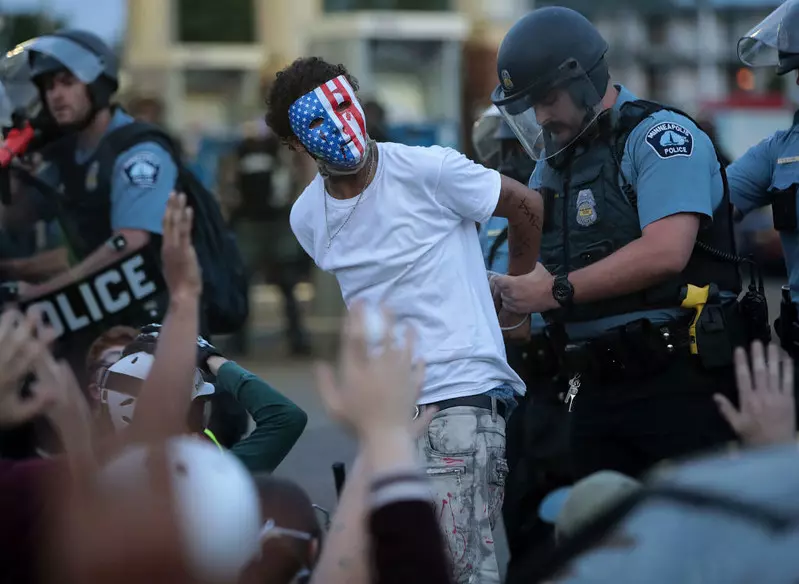 USA: 19 policjantów z Austin usłyszało zarzuty napaści z bronią w ręku podczas tłumienia protestów