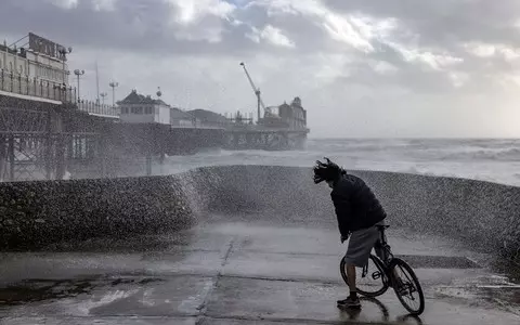 UK: Three people died, 200,000 houses without electricity after the passage of Eunice hurricane