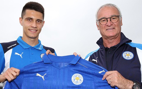 Leicester City sign Poland winger Bartosz Kapustka
