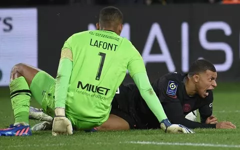 League leader PSG slips to 3-1 loss at Nantes