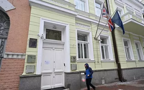 UK moves Ukraine embassy out of Kyiv, urges nationals to leave