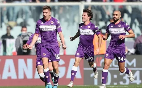 Piatek fires Fiorentina into Champions League race with Atalanta winner