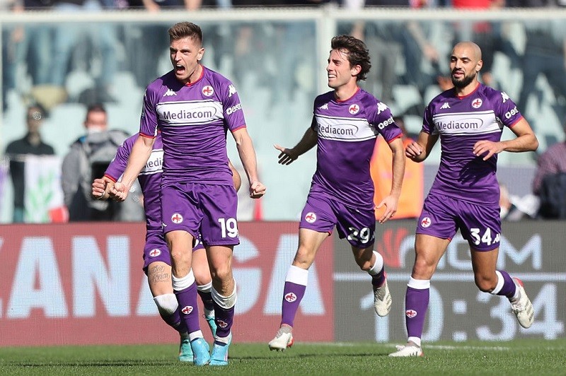 Piatek fires Fiorentina into Champions League race with Atalanta winner