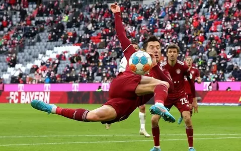 Riled Lewandowski stirs Bayern comeback to beat Fürth