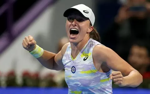 Swiatek overwhelms Kontaveit to capture Doha title