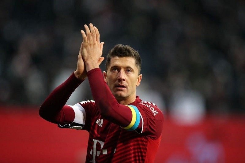 Bayern Munich captain Robert Lewandowski shows support to Ukraine