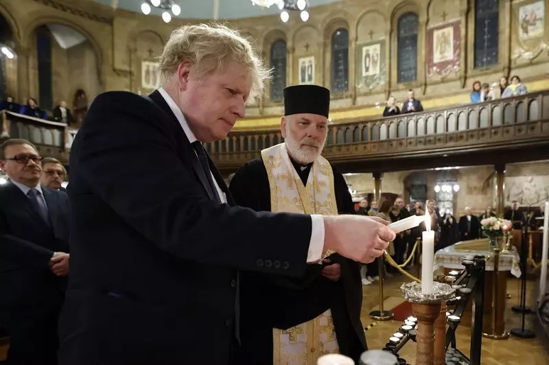 Boris Johnson na mszy w ukraińskiej katedrze w Londynie