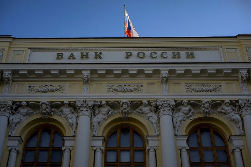 Wielka Brytania zakazuje transakcji z bankiem centralnym i ministerstwem finansów Rosji
