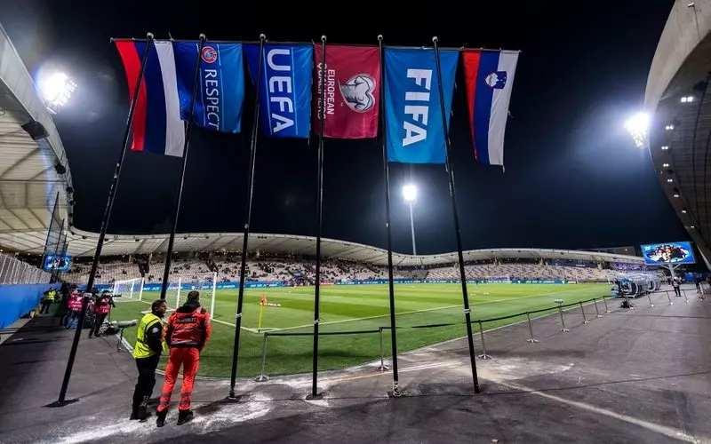 FIFA i UEFA zawiesiły reprezentację i kluby z Rosji