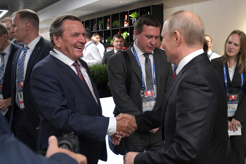 Former German Chancellor Schroeder still friends with Putin
