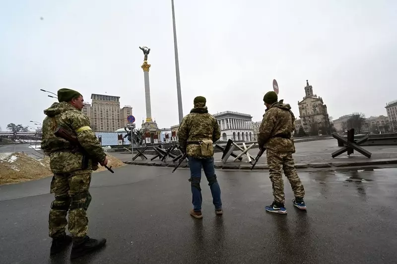 Kolumna wojsk rosyjskich zmierzająca do Kijowa zwolniła. Ukraińcy stawiają opór w całym kraju