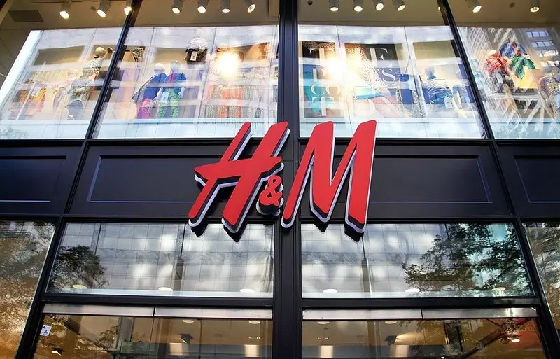 H&M zawiesił sprzedaż w Rosji