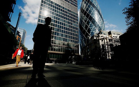 Brytyjska gospodarka może wpaść w "miękką recesję"