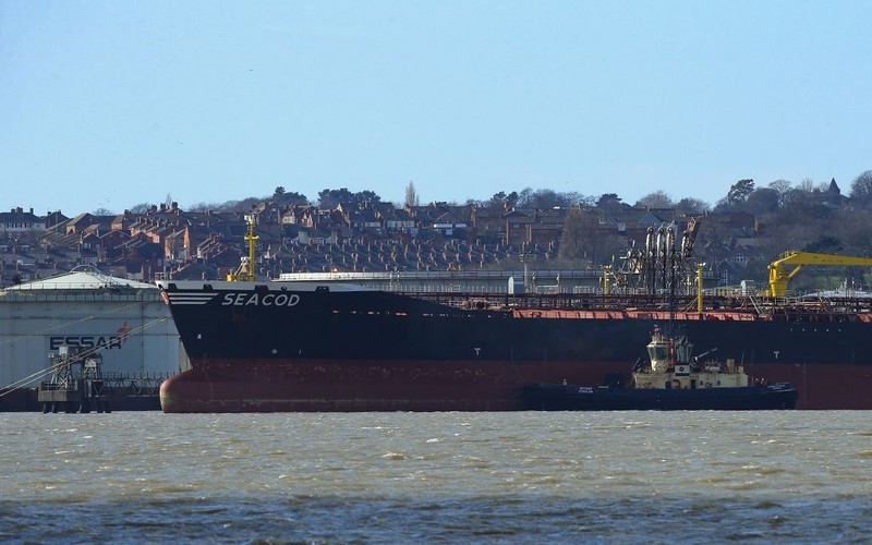 Dokerzy w UK odmawiają rozładunku kolejnych statków z rosyjską ropą i gazem