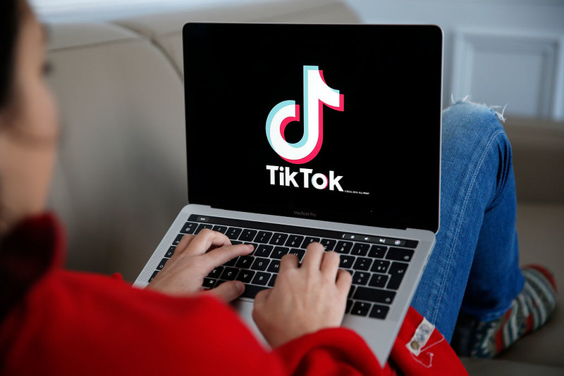 W związku z represyjną ustawą o "fake newsach" TikTok zawiesza działalność w Rosji