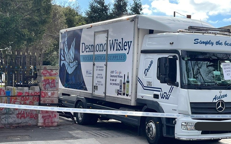 Irlandia: Ciężarówka uderzyła w bramę ambasady Rosji w Dublinie