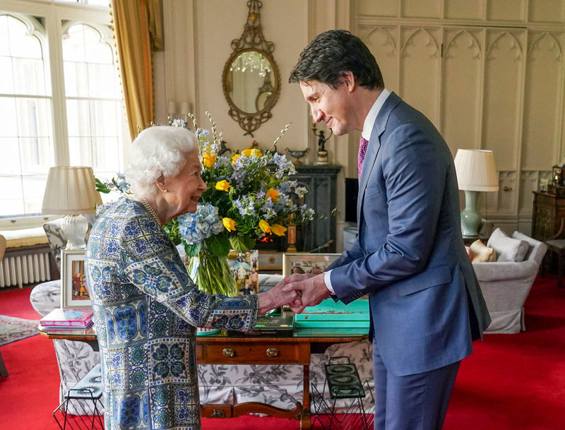 Queen Elizabeth II expressed her support for Ukraine with a subtle sign