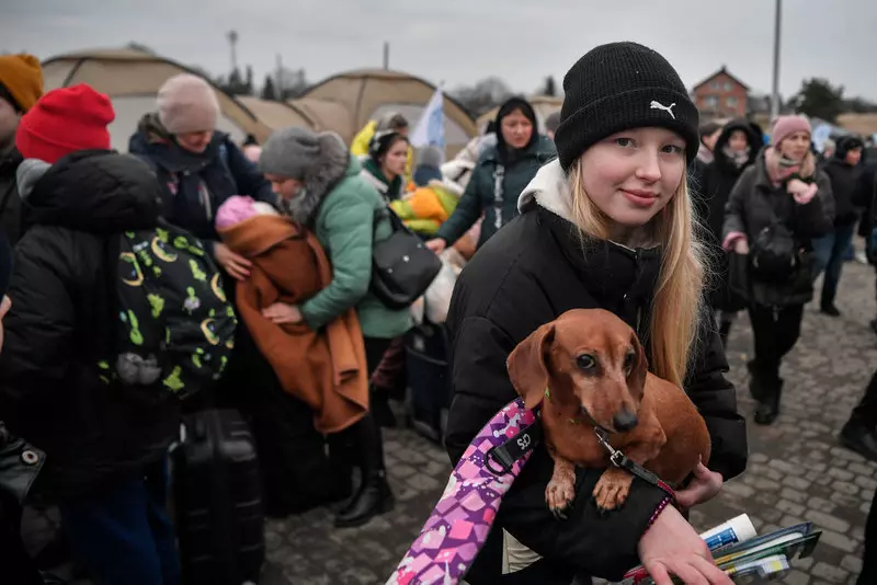 Niemal 75 proc. Polaków zaangażowanych w pomoc dla uchodźców z Ukrainy