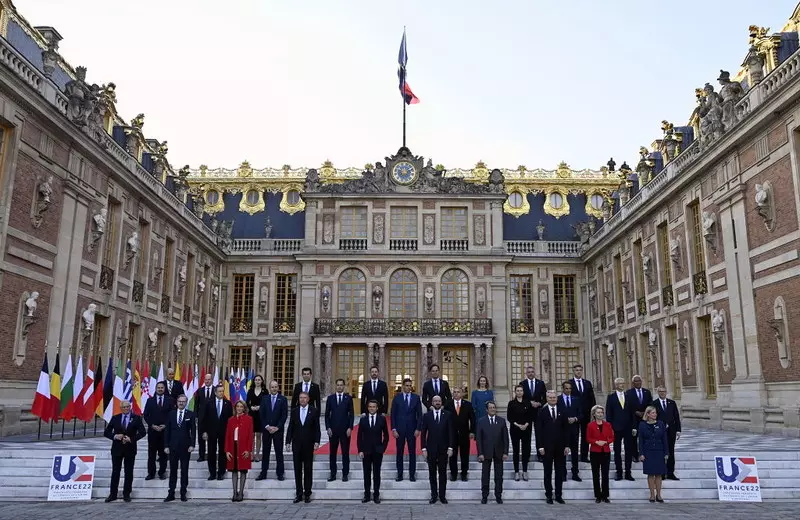 The EU summit has begun in Versailles near Paris. The topic of the Russian aggression against Ukrain