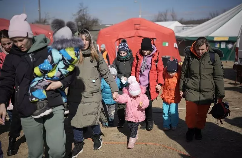 UK: 350 funtów miesięcznie dla osób goszczących uchodźców z Ukrainy