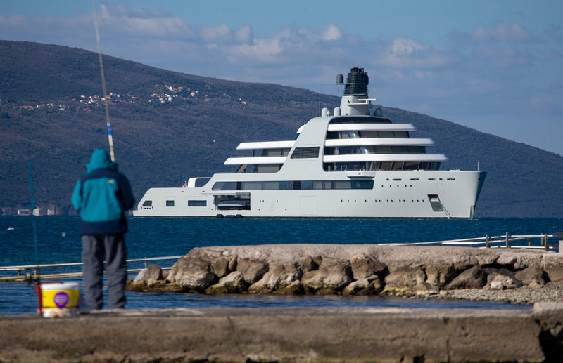 Samolot Abramowicza wylądował w Moskwie, wg BBC oligarcha jest "kasjerem Putina"