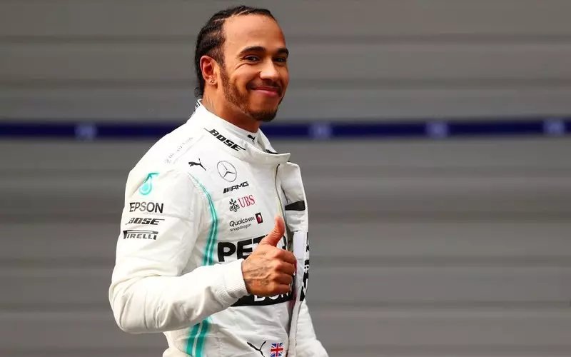 Formula 1: Hamilton will add mom's Larbalestier name to his