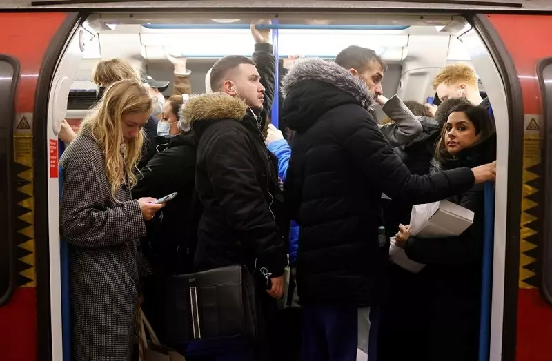 Londyn: Ruch w metrze powoli wraca do stanu sprzed pandemii